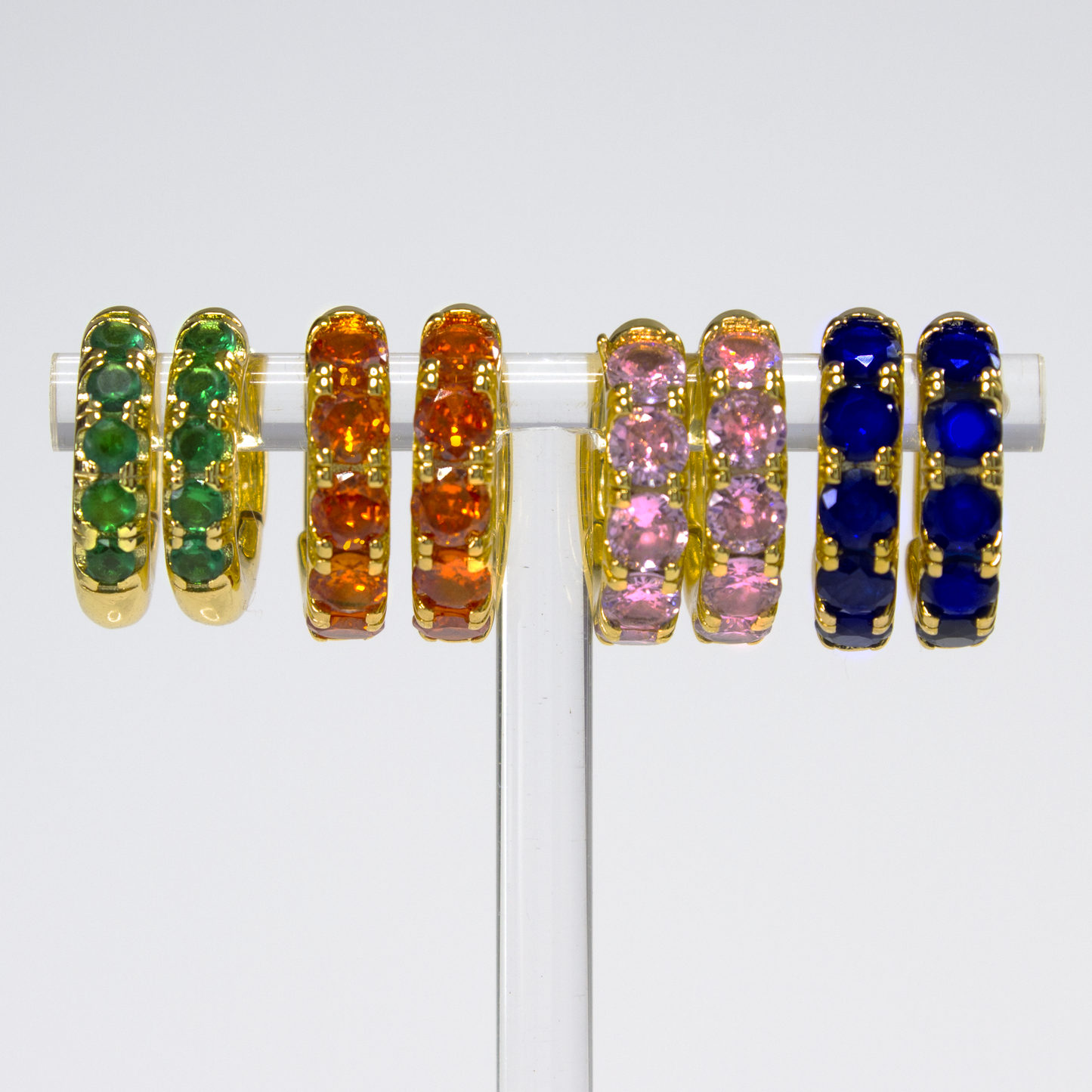 Cute little huggie earrings with pretty stones.