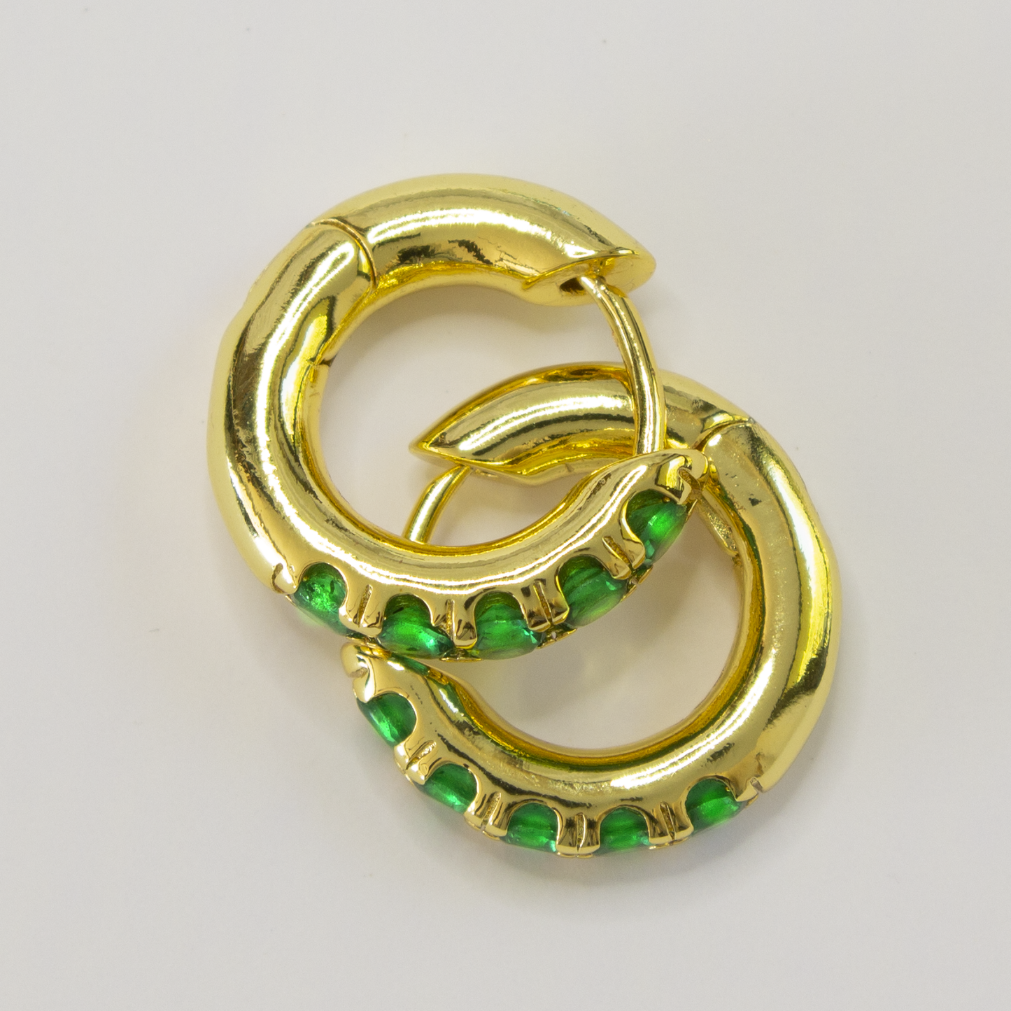 Cute little huggie earrings with pretty stones.