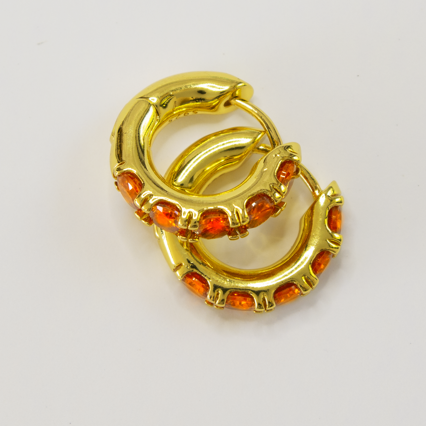Cute little huggie earrings with pretty stones.