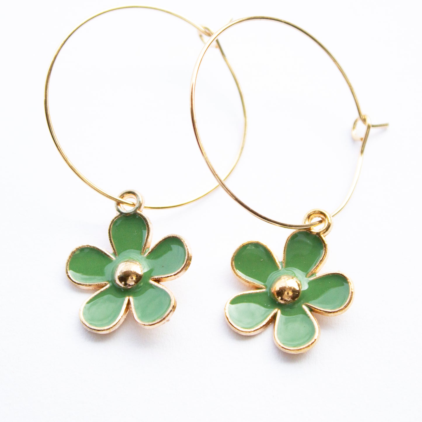 Five petal daisy with gold centre, 4 colours