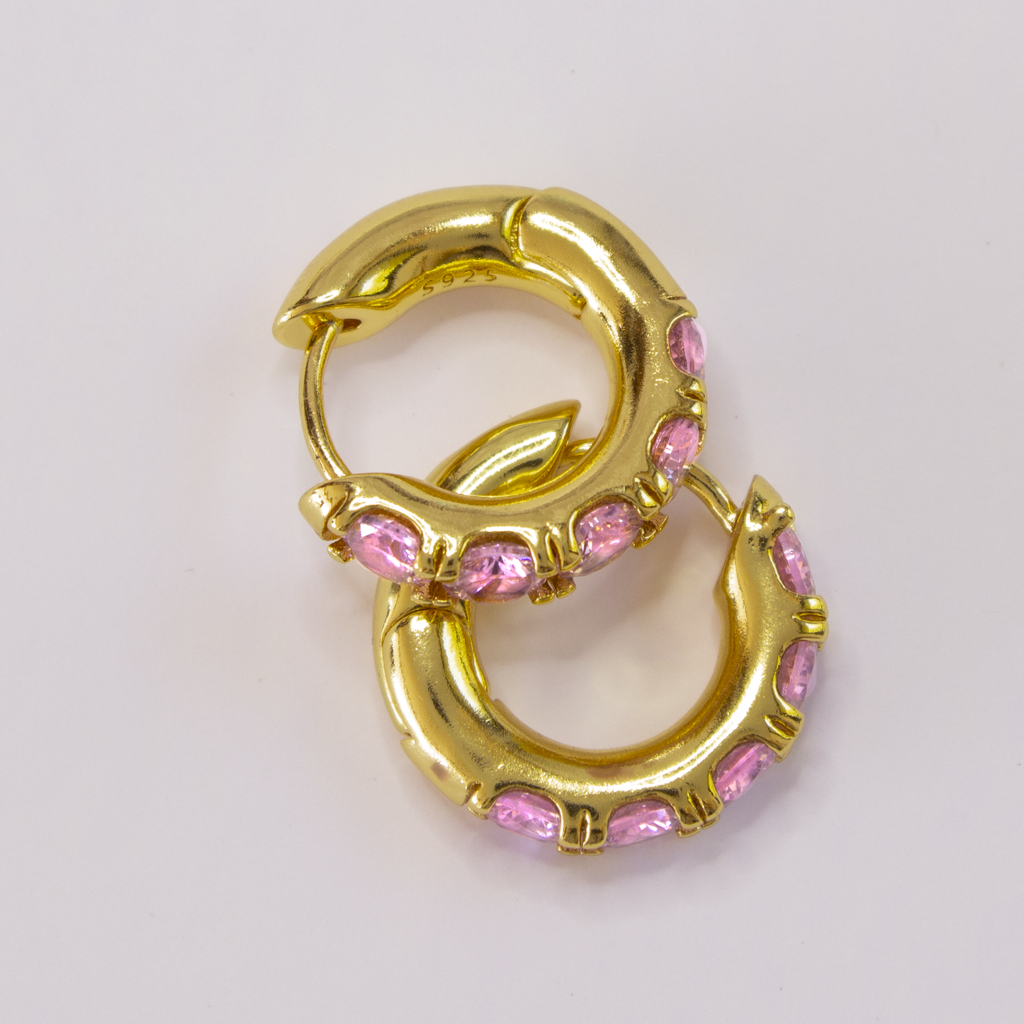 Cute little huggie earrings with pretty stones.